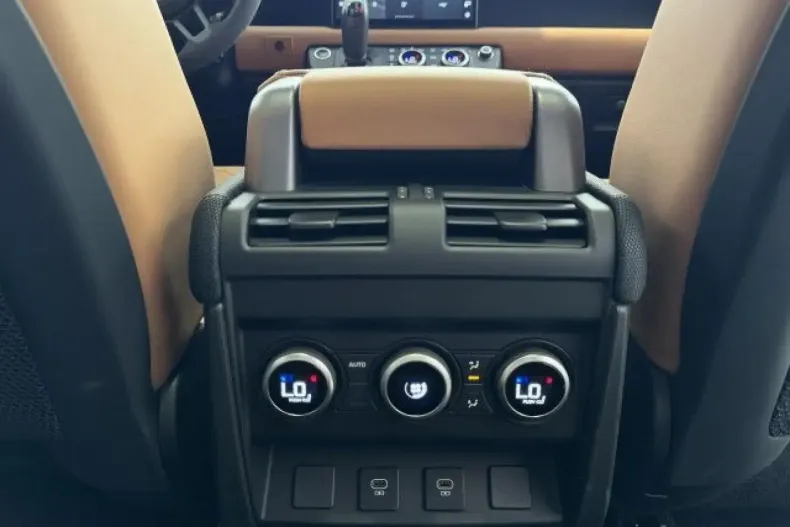 Land Rover Defender din 2024 cu 10.900 km - oferta LAN114804 - foto 17