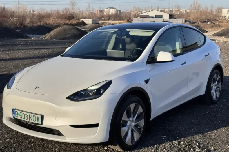 Tesla Model Y din 2023 cu 68.145 km - oferta TES114852 - foto 1