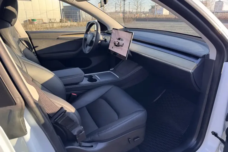 Tesla Model Y din 2023 cu 68.145 km - oferta TES114852 - foto 6