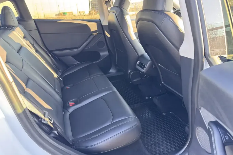 Tesla Model Y din 2023 cu 68.145 km - oferta TES114852 - foto 8