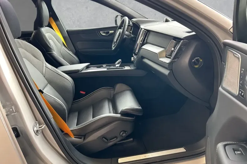 Volvo XC60 din 2024 cu 14.900 km - oferta VOL114856 - foto 3