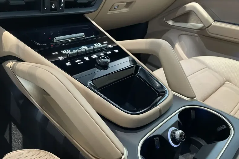 Porsche Cayenne din 2024 cu 12.900 km - oferta POR114866 - foto 13