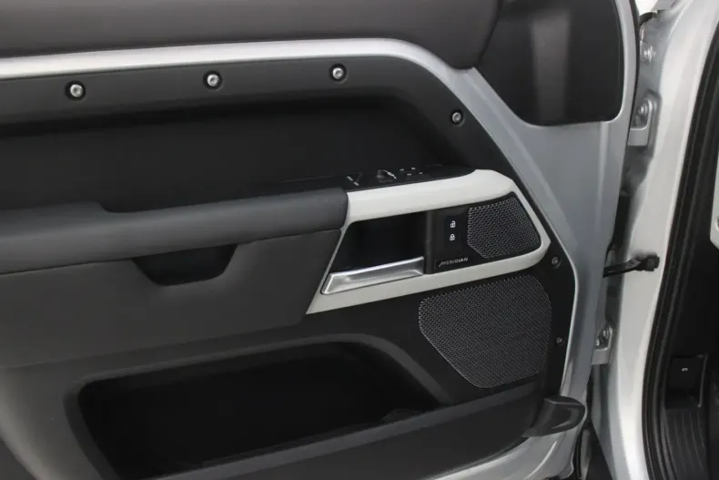 Land Rover Defender din 2024 cu 23.400 km - oferta LAN114883 - foto 12