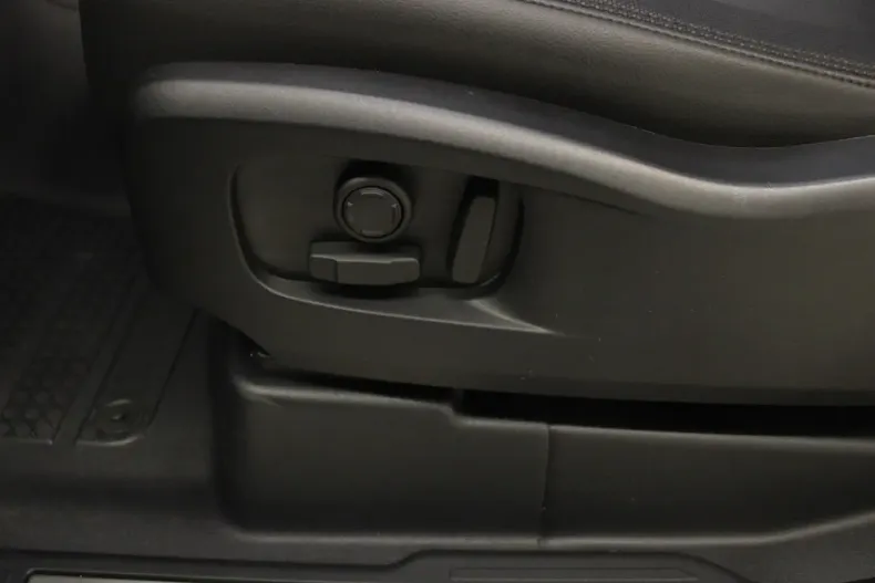 Land Rover Defender din 2024 cu 23.400 km - oferta LAN114883 - foto 13