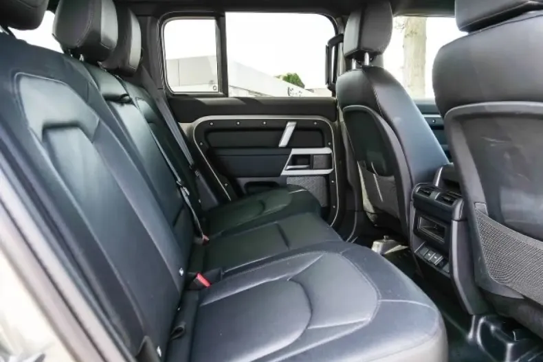 Land Rover Defender din 2023 cu 18.800 km - oferta LAN114884 - foto 4