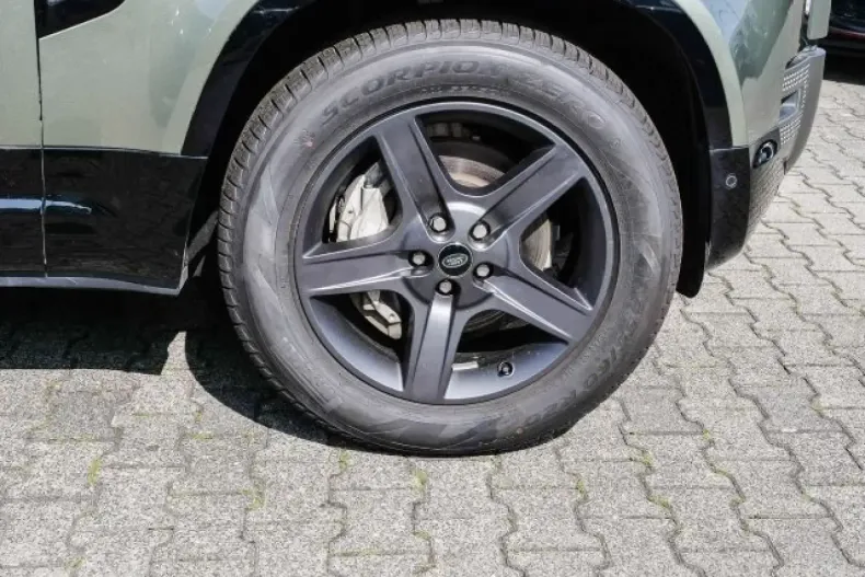 Land Rover Defender din 2023 cu 18.800 km - oferta LAN114884 - foto 9