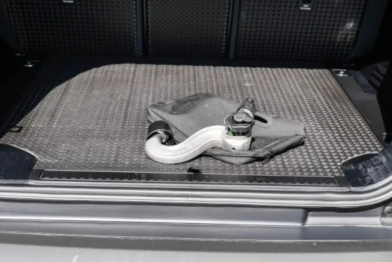 Land Rover Defender din 2023 cu 18.800 km - oferta LAN114884 - foto 12