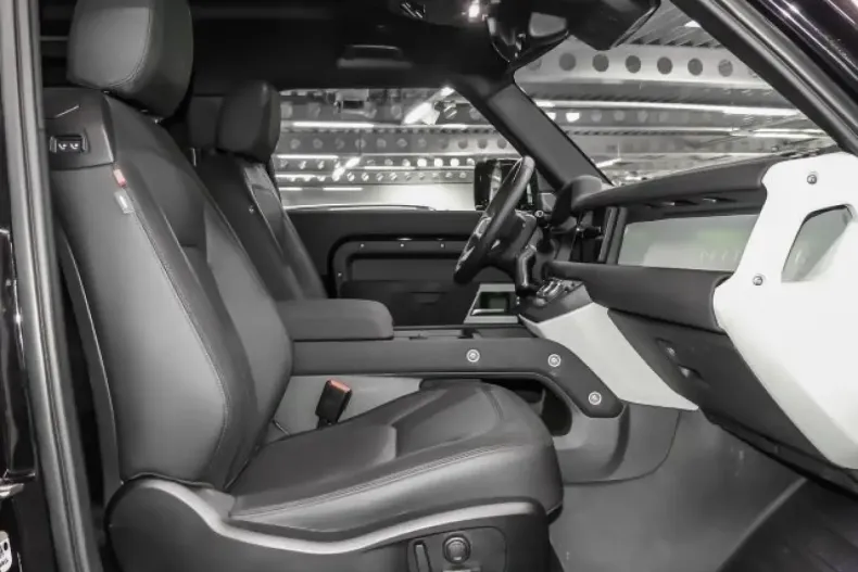 Land Rover Defender din 2023 cu 23.787 km - oferta LAN114885 - foto 3