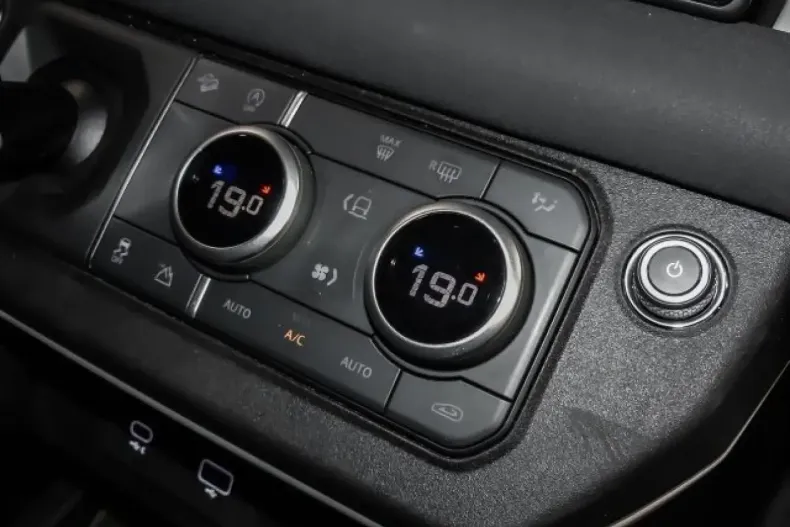 Land Rover Defender din 2023 cu 23.787 km - oferta LAN114885 - foto 11