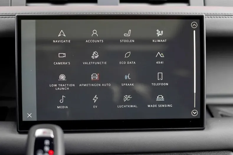 Land Rover Defender din 2023 cu 2.054 km - oferta LAN114891 - foto 20