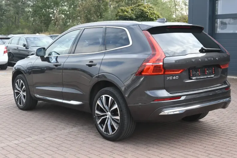 Volvo XC60 din 2021 cu 42.680 km - oferta VOL114897 - foto 3