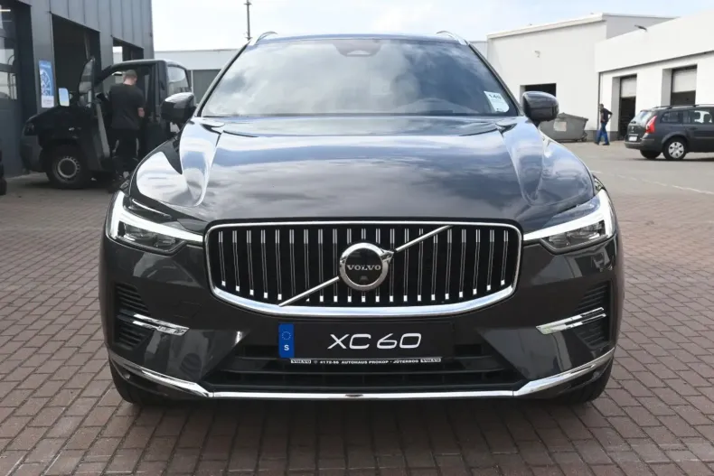 Volvo XC60 din 2021 cu 42.680 km - oferta VOL114897 - foto 8