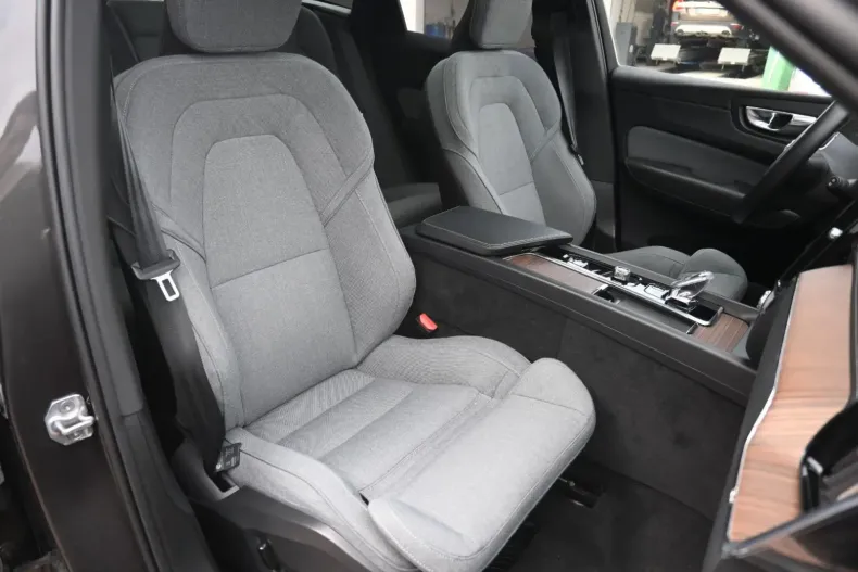 Volvo XC60 din 2021 cu 42.680 km - oferta VOL114897 - foto 14