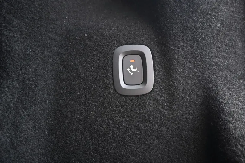 Volvo XC60 din 2021 cu 42.680 km - oferta VOL114897 - foto 17