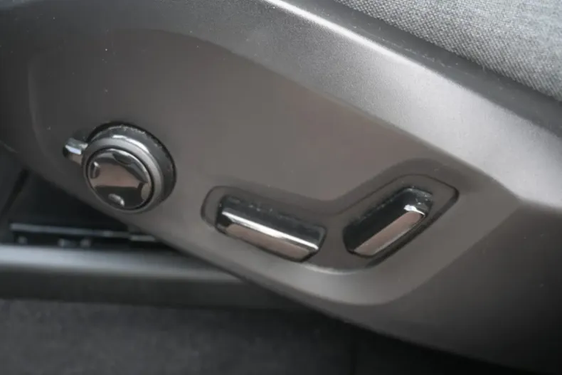 Volvo XC60 din 2021 cu 42.680 km - oferta VOL114897 - foto 30