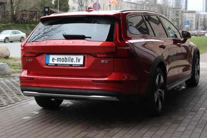 Volvo V60 Cross Country din 2022 cu 28.000 km - oferta VOL114905 - foto 2