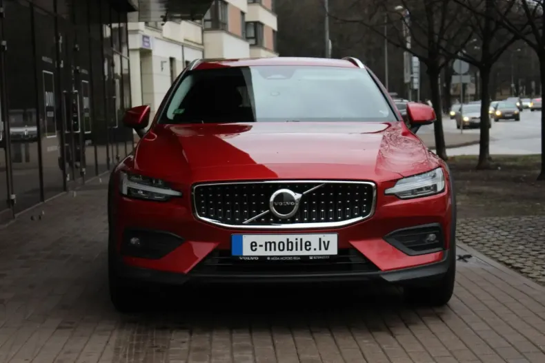 Volvo V60 Cross Country din 2022 cu 28.000 km - oferta VOL114905 - foto 3