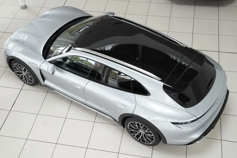 Porsche Taycan din 2021 cu 99.900 km - oferta POR114934 - foto 1