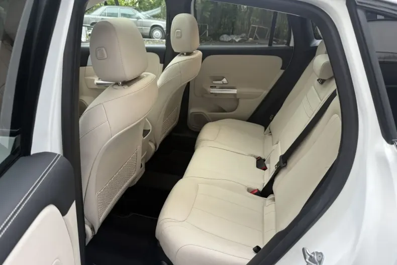 Mercedes-Benz GLA 200 din 2022 cu 59.000 km - oferta MER114955 - foto 14