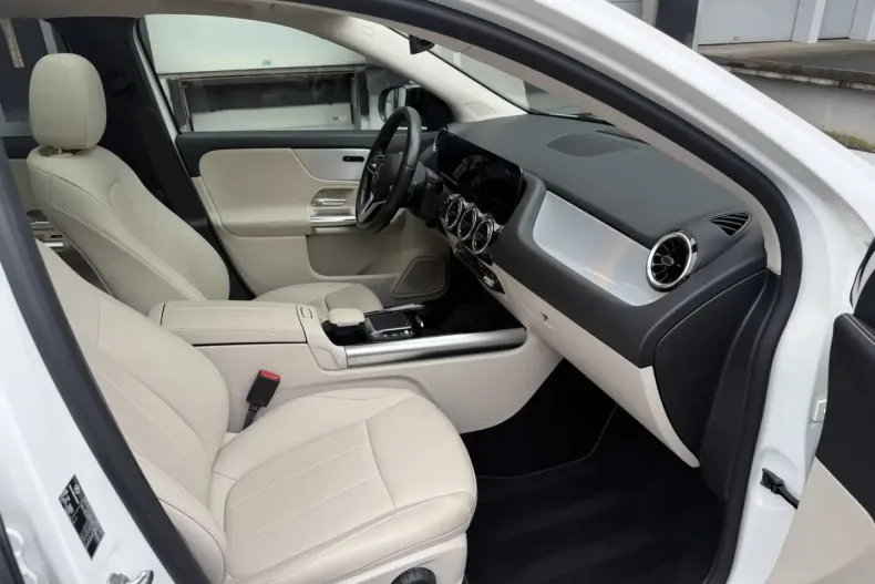 Mercedes-Benz GLA 200 din 2022 cu 59.000 km - oferta MER114955 - foto 25