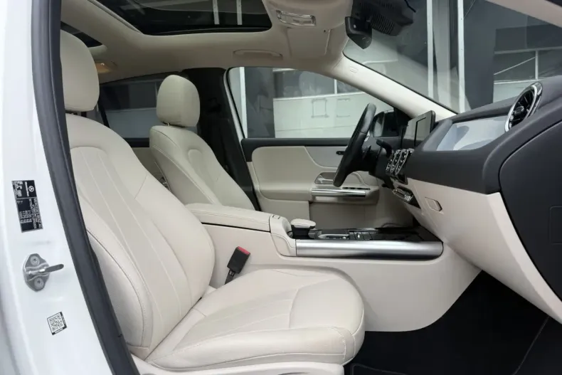 Mercedes-Benz GLA 200 din 2022 cu 59.000 km - oferta MER114955 - foto 26