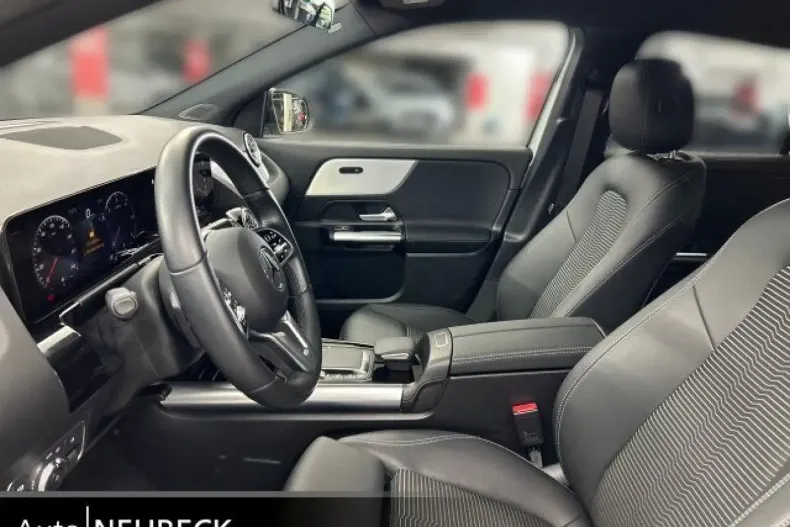 Mercedes-Benz GLA 220 din 2022 cu 52.999 km - oferta MER114967 - foto 11