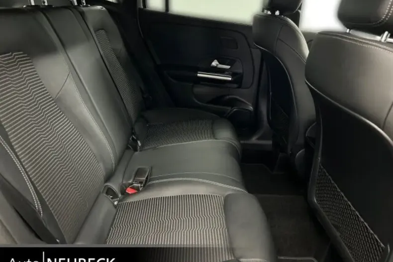 Mercedes-Benz GLA 220 din 2022 cu 52.999 km - oferta MER114967 - foto 17