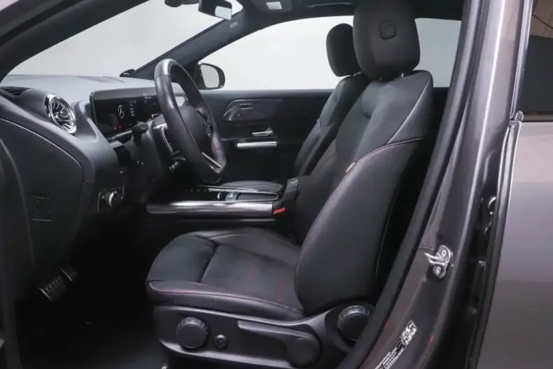 Mercedes-Benz GLA 200 din 2024 cu 13.900 km - oferta MER114969 - foto 6