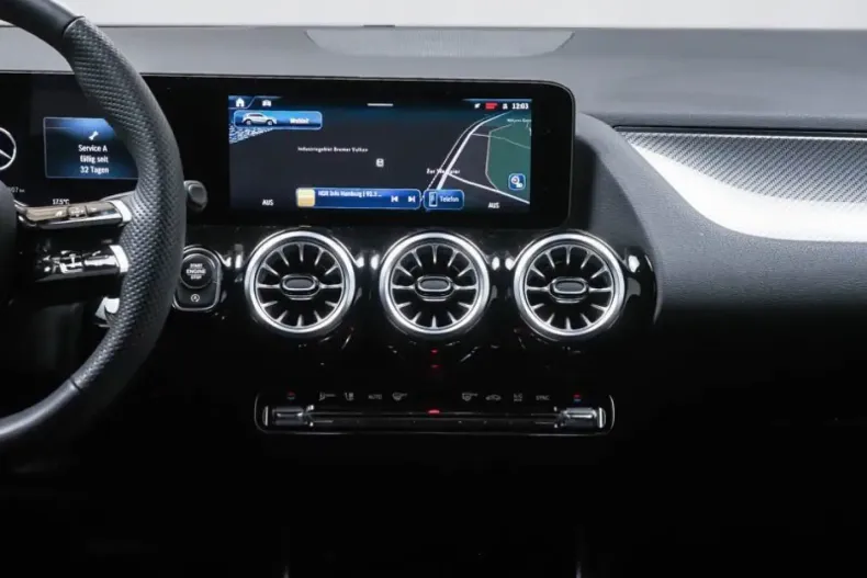 Mercedes-Benz GLA 200 din 2024 cu 13.900 km - oferta MER114969 - foto 7