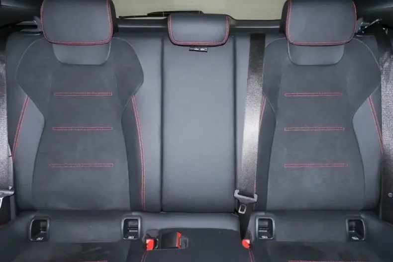 Mercedes-Benz GLA 200 din 2024 cu 13.900 km - oferta MER114969 - foto 9