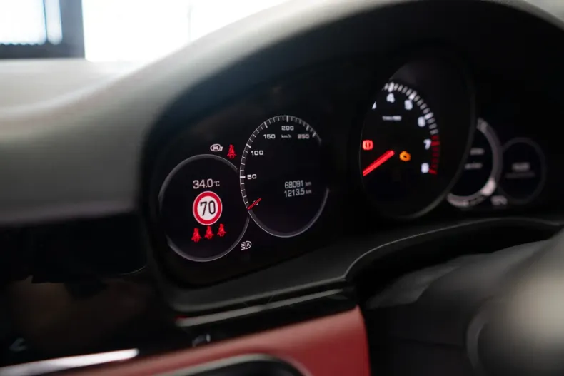 Porsche Cayenne din 2021 cu 68.091 km - oferta POR114976 - foto 9