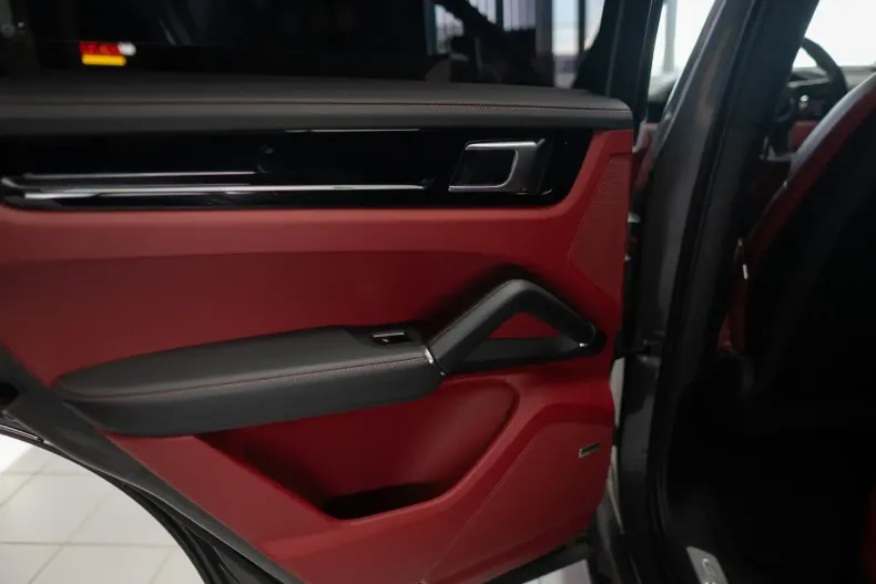 Porsche Cayenne din 2021 cu 68.091 km - oferta POR114976 - foto 18