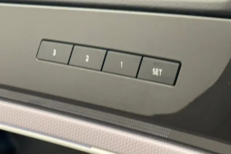 Volkswagen Touareg din 2022 cu 84.900 km - oferta VOL115030 - foto 8