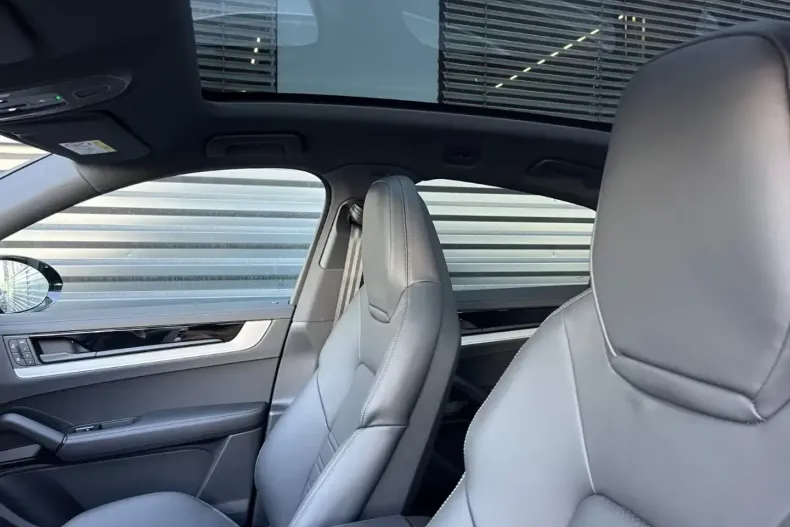 Porsche Cayenne din 2025 cu 7.800 km - oferta POR115065 - foto 13