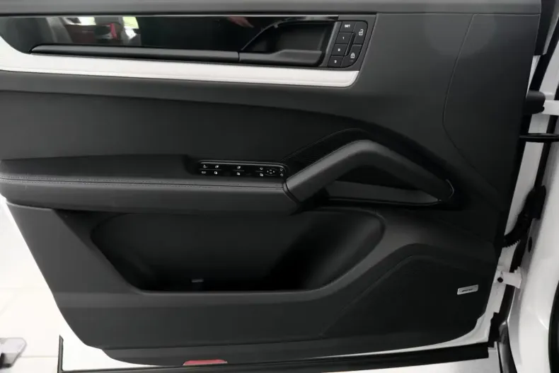 Porsche Cayenne din 2024 cu 9.800 km - oferta POR115073 - foto 4