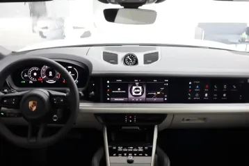 Porsche Cayenne din 2025 - oferta POR115084