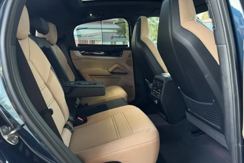 Porsche Cayenne din 2024 cu 5.890 km - oferta POR115088 - foto 3