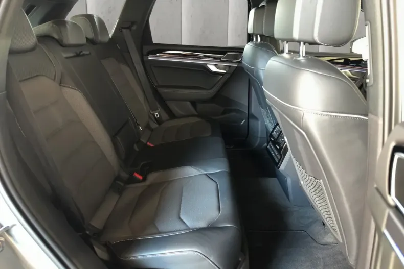 Volkswagen Touareg din 2024 cu 8.790 km - oferta VOL115091 - foto 18