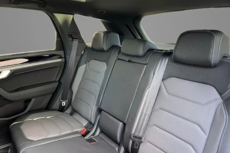 Volkswagen Touareg din 2024 cu 12.900 km - oferta VOL115092 - foto 9