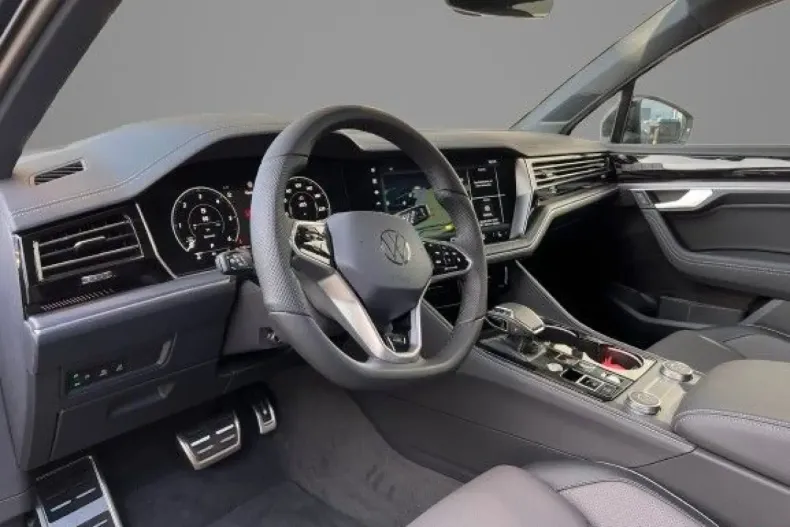 Volkswagen Touareg din 2024 cu 12.900 km - oferta VOL115092 - foto 14