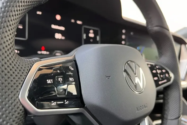 Volkswagen Touareg din 2024 cu 12.900 km - oferta VOL115092 - foto 16