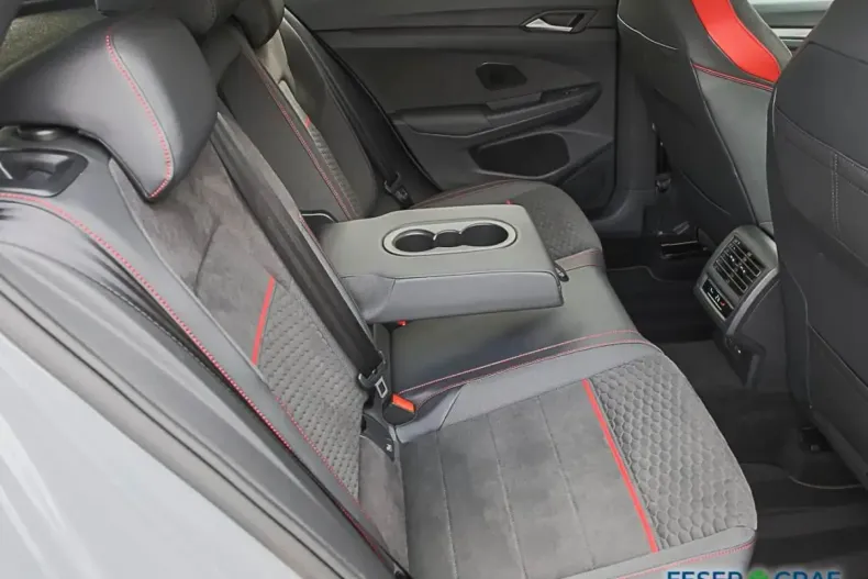 Volkswagen Golf din 2023 cu 46.700 km - oferta VOL115102 - foto 6