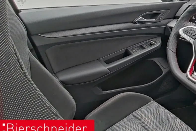 Volkswagen Golf din 2024 cu 19.390 km - oferta VOL115104 - foto 11