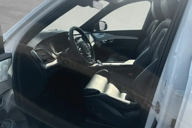 Volvo XC90 din 2024 cu 25.000 km - oferta VOL115122 - foto 3