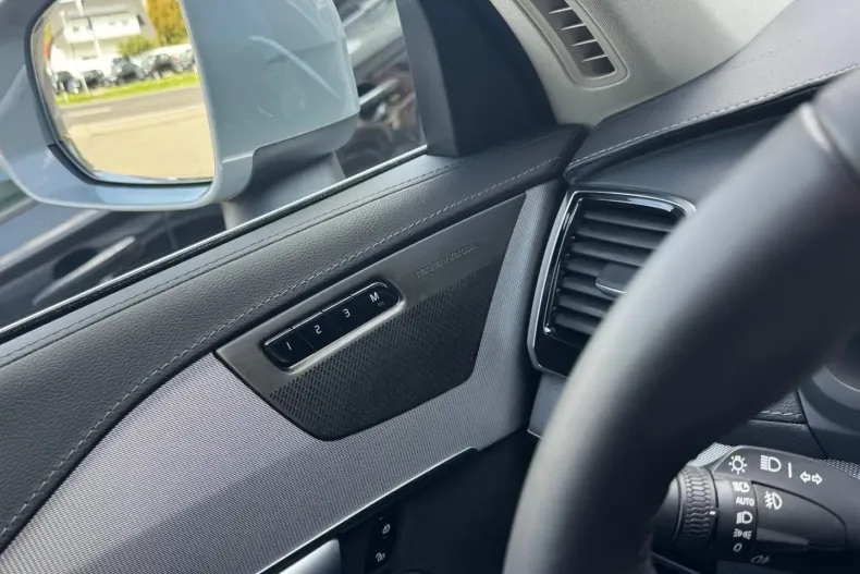 Volvo XC90 din 2023 cu 19.000 km - oferta VOL115135 - foto 13