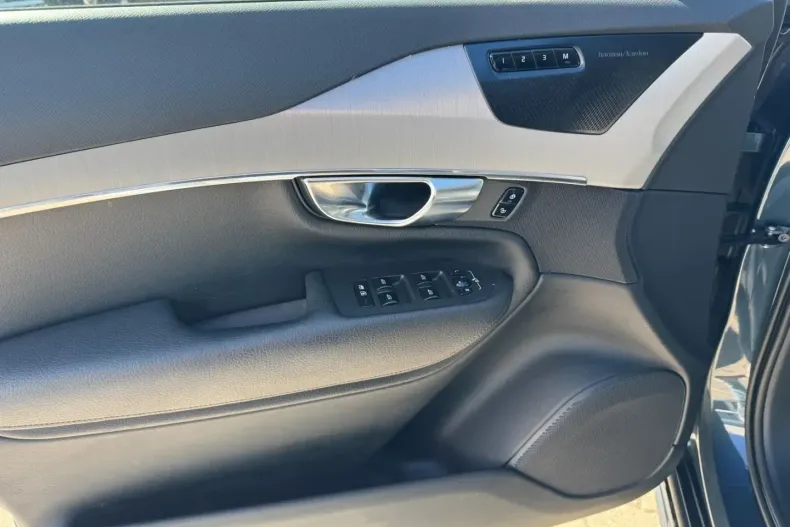 Volvo XC90 din 2021 cu 87.200 km - oferta VOL115149 - foto 4