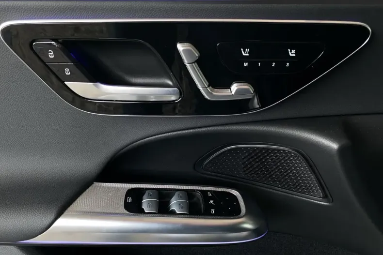 Mercedes-Benz E 200 din 2023 cu 4.740 km - oferta MER115162 - foto 10