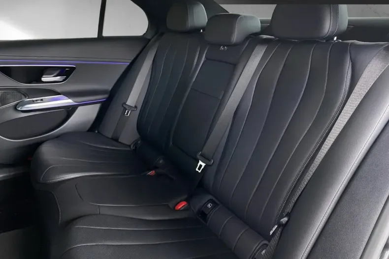 Mercedes-Benz E 200 din 2023 cu 4.740 km - oferta MER115162 - foto 12