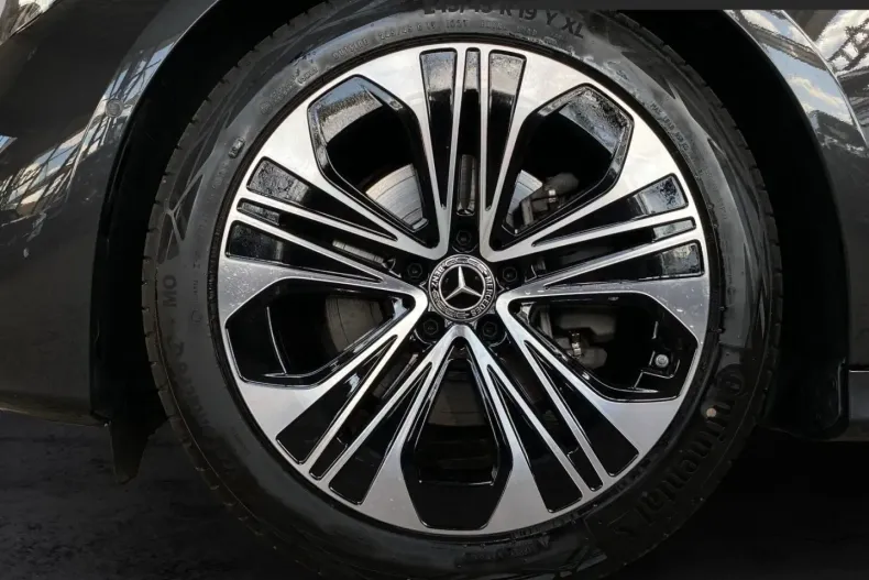 Mercedes-Benz E 200 din 2023 cu 4.740 km - oferta MER115162 - foto 14