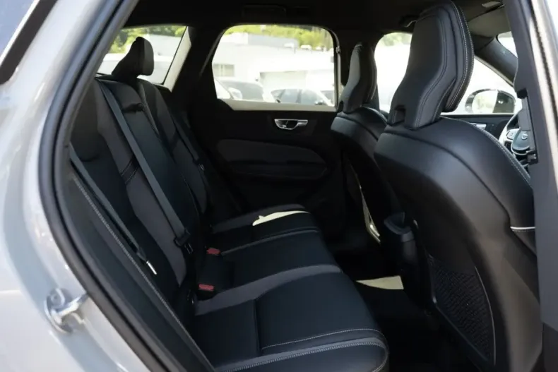 Volvo XC60 din 2023 cu 22.333 km - oferta VOL115187 - foto 4